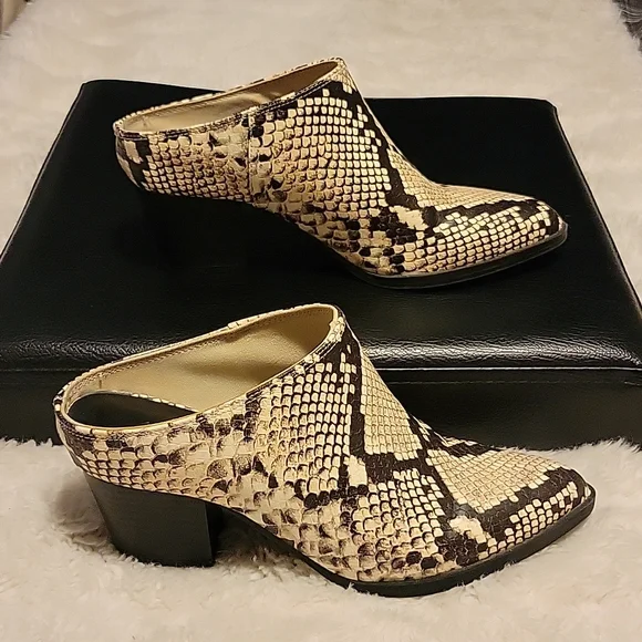 Call It Spring Python print mules - Picture 2 of 11